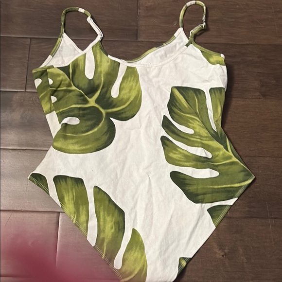 Forever 21 Plus Women’s 0X Tropical Banana Leaf Print Spaghetti Strap Bodysuit - Picture 4 of 5